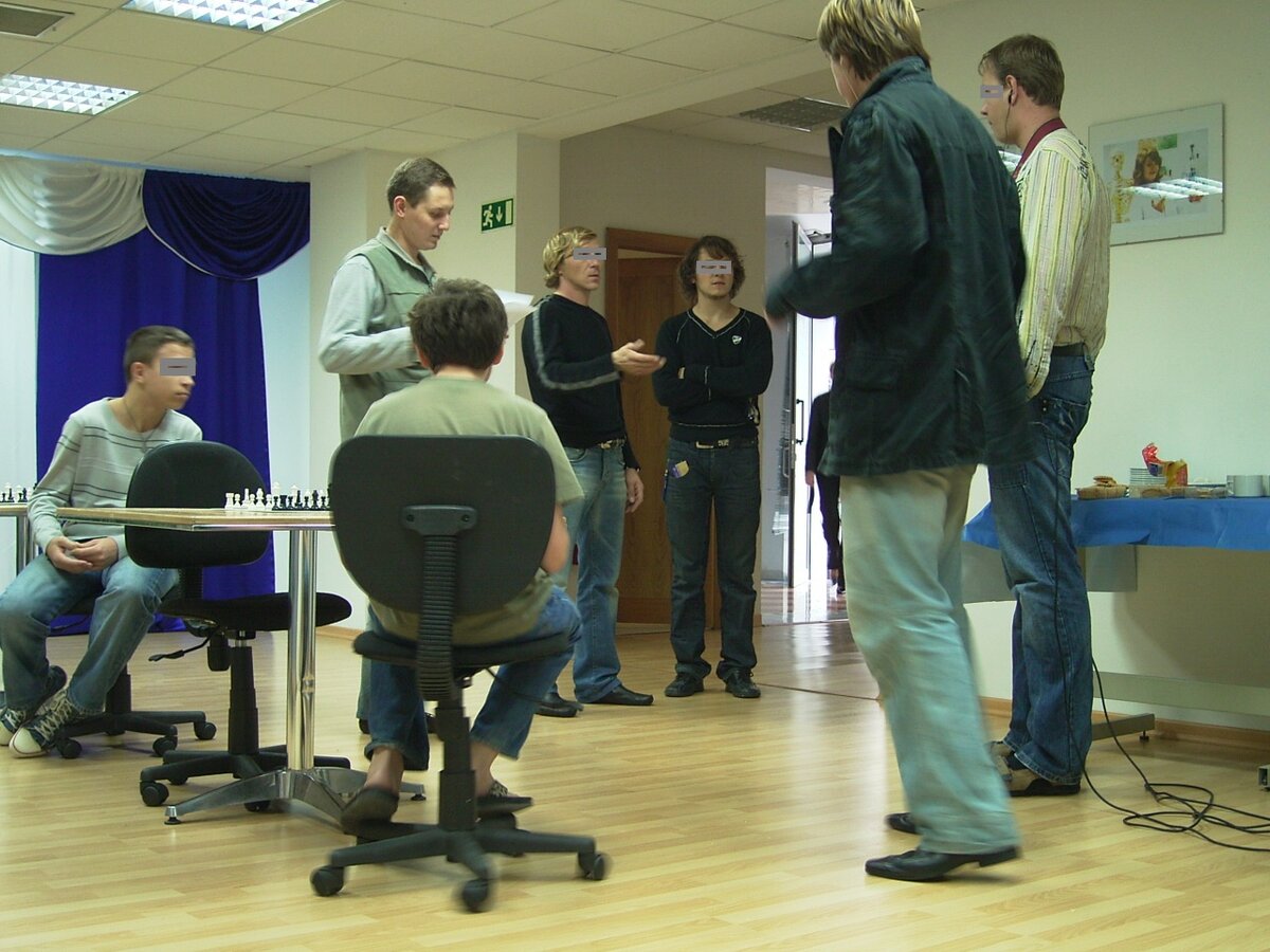 Организованный мной шахматный турнир (Поскольку у меня нет разрешения на публикацию от всех участников съемок - обойдемся без лиц)