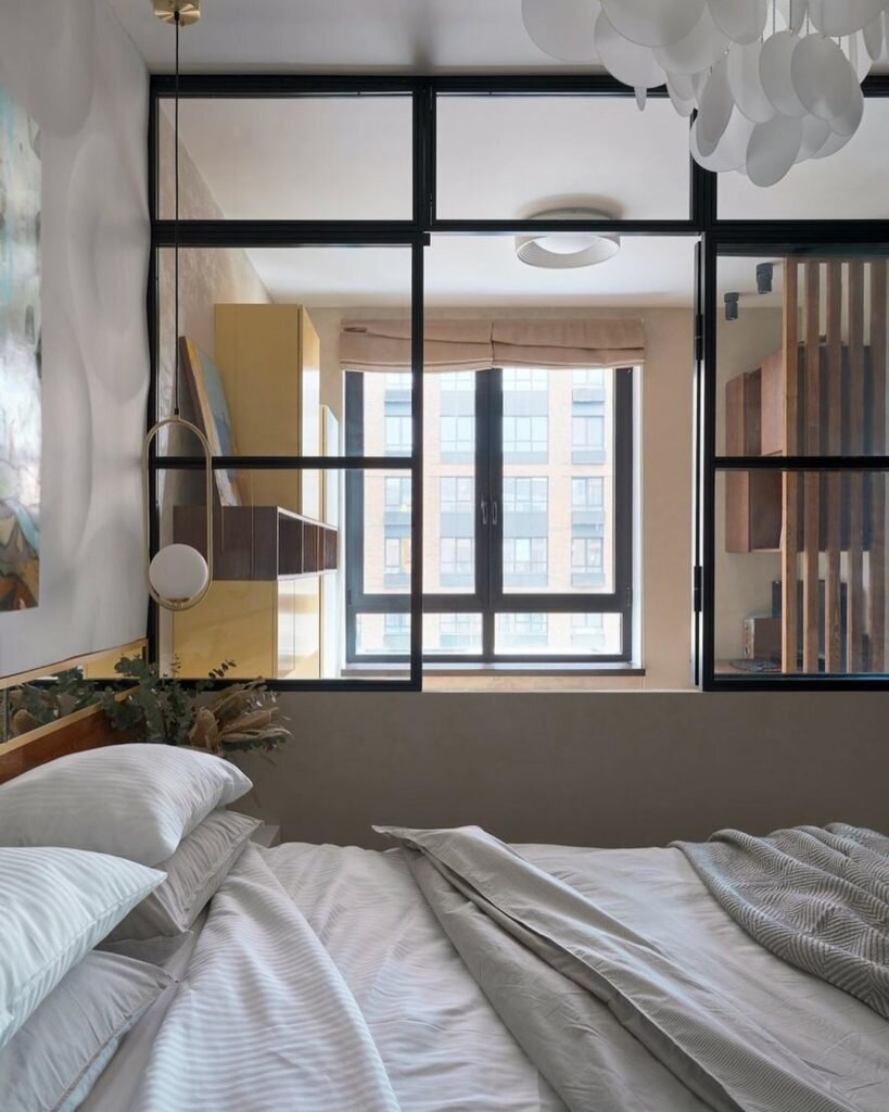 На 36 кв.м. - спальня, кухня, гостиная, гардеробная и красочный уютный интерьер