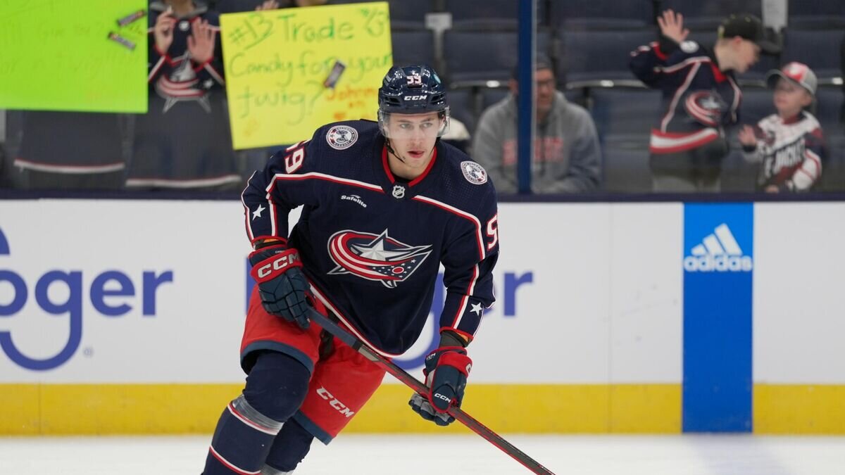    Хоккеист "Коламбус Блю Джекетс" Егор Чинахов© Фото : twitter.com/bluejacketsnhl