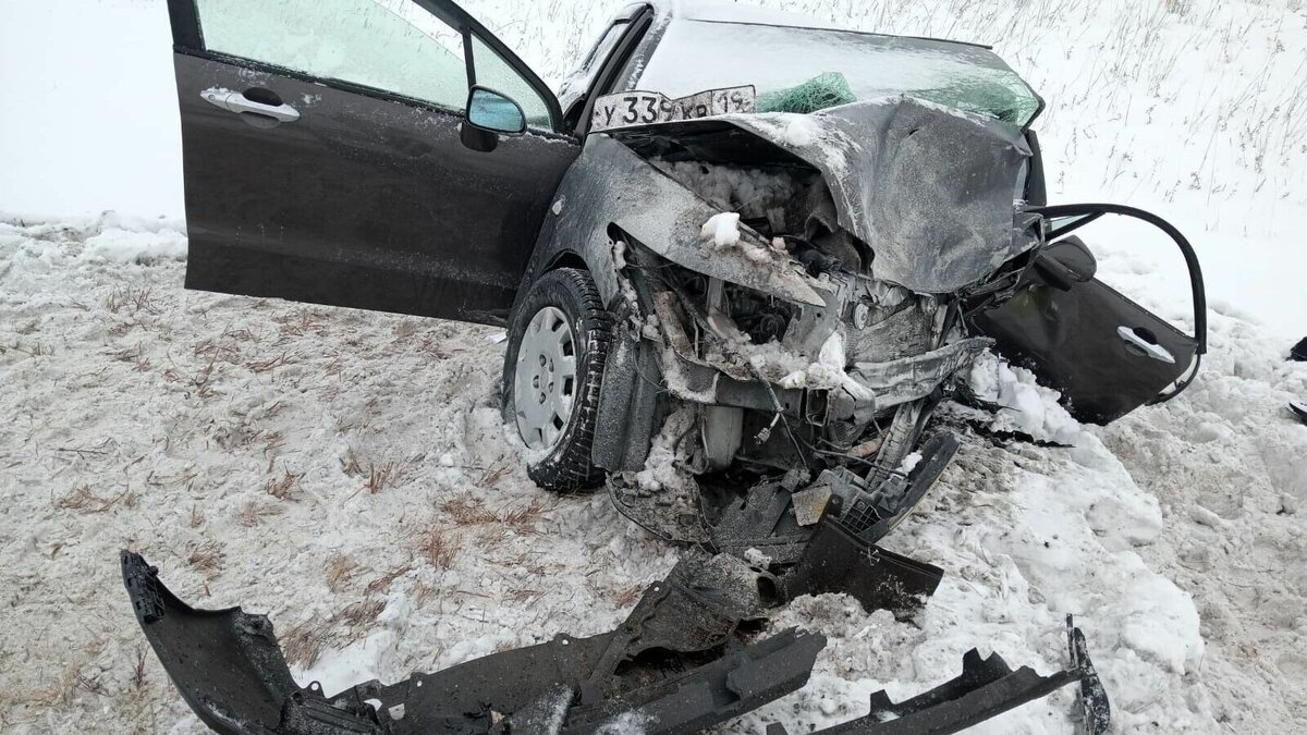     В Хакасии на трассе «Енисей» столкнулись Nissan AD и Honda Stream — в аварии пострадали сразу пять человек.