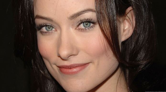 Очень популярна, участница многих теле-шоу и большого количества различных фотосессий.