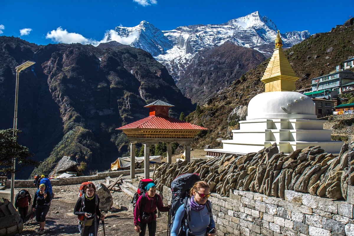 Гималаи история. Гималаи Катманду. Тибет Непал Катманду. Гималаи Непал Тибет туризм. Горы Тибет Гималаи трекинг.