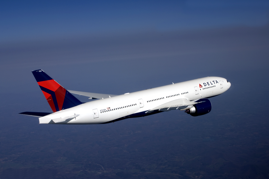 Delta Air Lines, один из немногих в мире эксплуатантов Boeing 777-200LR (на фото), приобрела эти самолёты с максимальной дальностью полёта с прицелом на освоение Азии: они обеспечивают беспосадочные перелёты из аэропортов Восточного побережья США в Японию, Китай и Корею. Но просто прямое сообщение без создания постоянных крупных хабов в одном или нескольких крупнейших аэропортах Азиатско-Тихоокеанского региона не приносит значительной прибыли, поэтому американская авиакомпания уже много лет старается обосноваться в одном из узлов местного трафика, и Сеул - очередная попытка