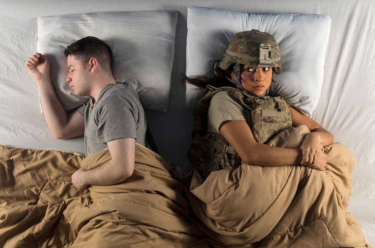 Ревность - базовая эмоция, доставшаяся нам от праотцов. Мужчинам – ради того, чтобы бы ни в коем случае не взращивать чужих «котяток». Женщинам, чтобы ресурсы ее добытчика случайно не достались другой. Пока она случается эпизодически, легкий привкус ревности вполне освежает чувства.