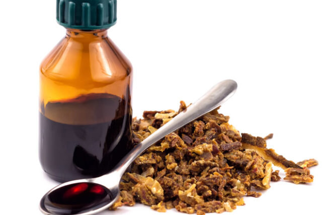 При помощи полосканий прополисом горла устранить болезнь, можно будет уже спустя пару суток. Такой эффект возможен только в том случае, если начать заниматься терапией после появления первых признаков. Важным фактом является то, что можно будет обойтись без медикаментов.
 