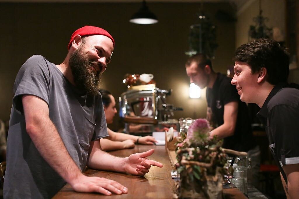 Вот, кстати, и Рома. Собеседнику очень интересно