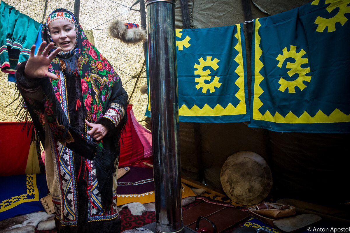 2. Внтури чума, который ханты называют "нюке хот".