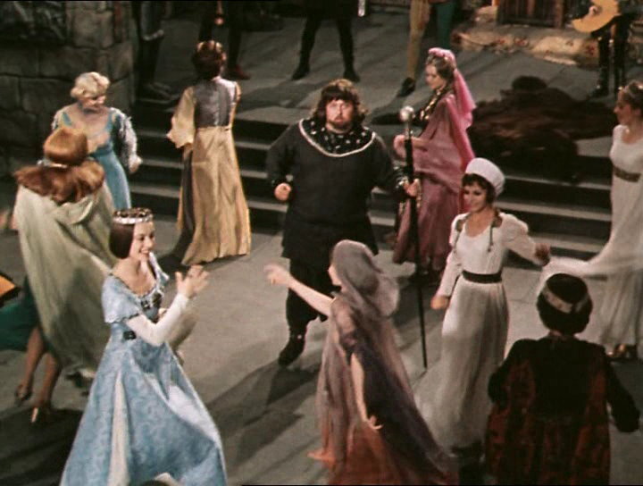 кадр из фильма "31 июня"