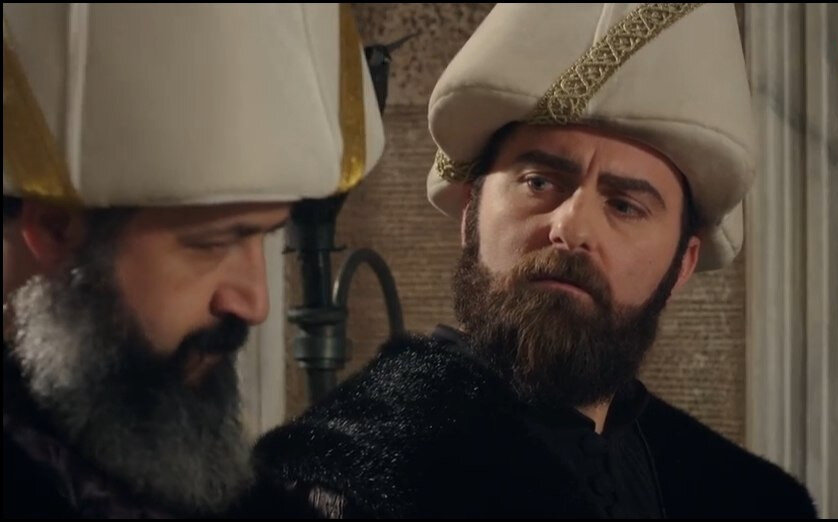 Айяс-паша (справа)