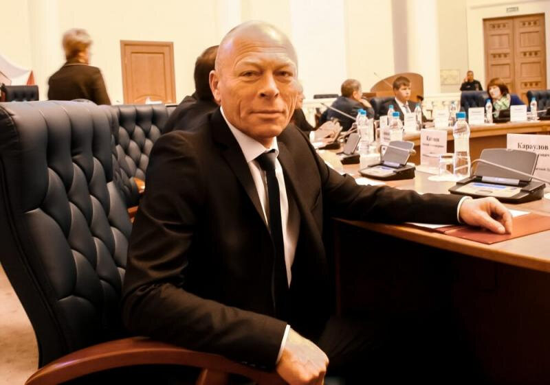 Фантомас в дорогом кресле - на этот раз без коня и Миши Шимановского