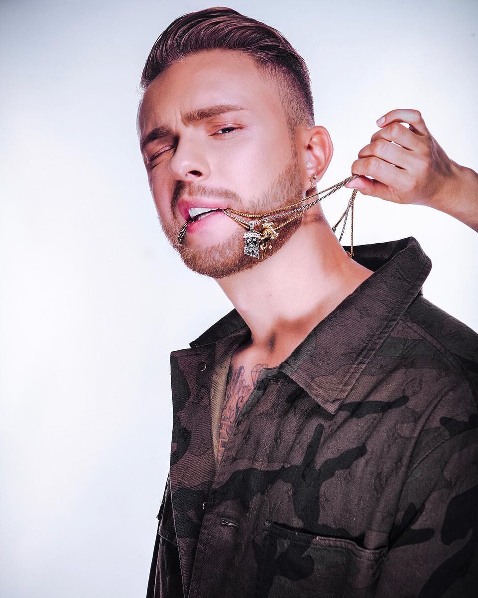 Слушай и наслаждайся его творчеством!!!