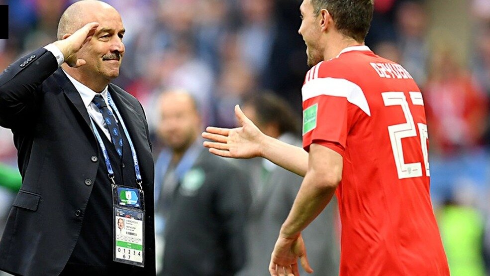 Гл.тренер сборной - Станислав Черчесов, нападающий сборной - Артем Дзюба.