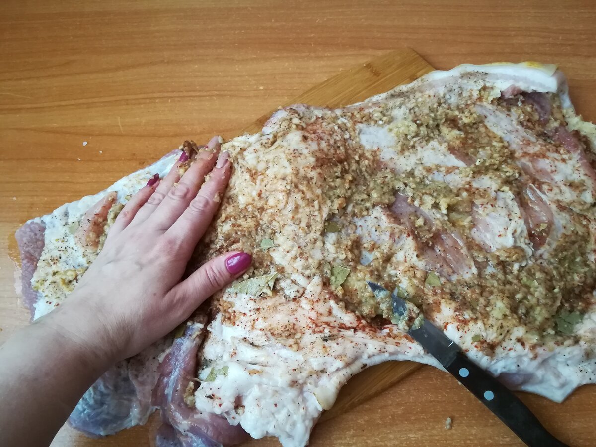 свинина подчеревок. прорастить пшеницу в марле. рулет из брюшины свинины в духовке. рулет из свиной брюшины в духовке. рулет из пашины.