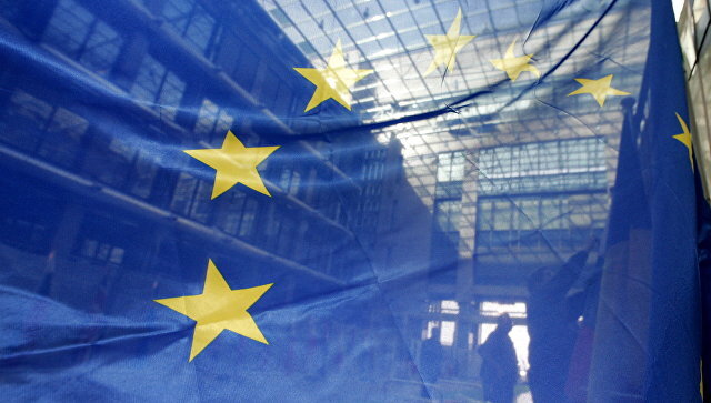 Евросоюз готовит стратегию по развитию взаимодействия Европы и Азии, способного конкурировать с Новым шелковым путем, исключающую возникновение у маленьких государств обременяющих задолженностей перед Китаем, которые они не будут в состоянии выплатить.