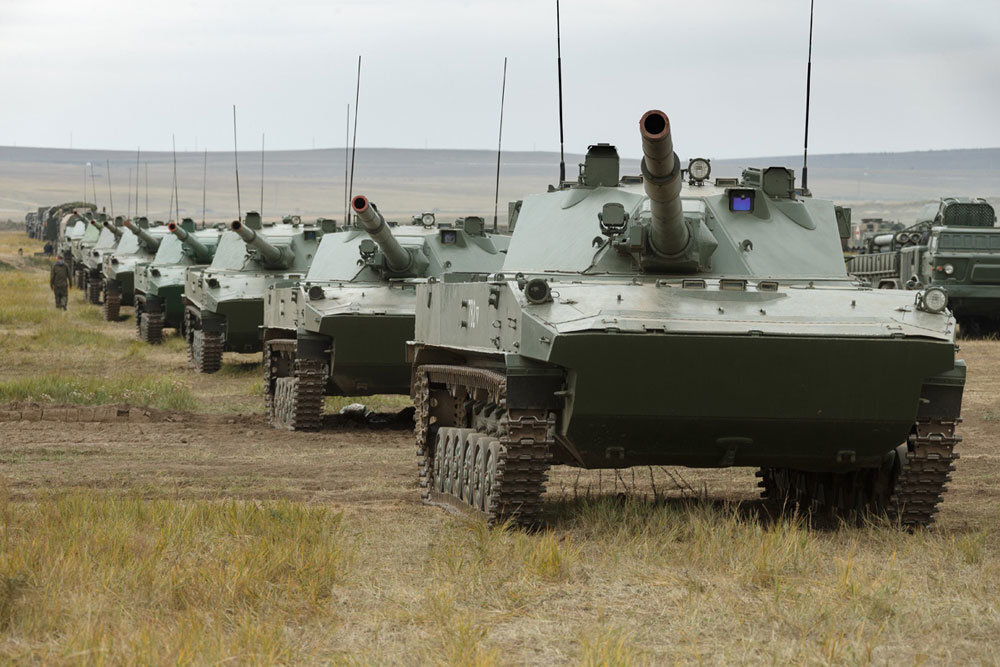 Колонна СПТП 2С25 "Спрут-СД"