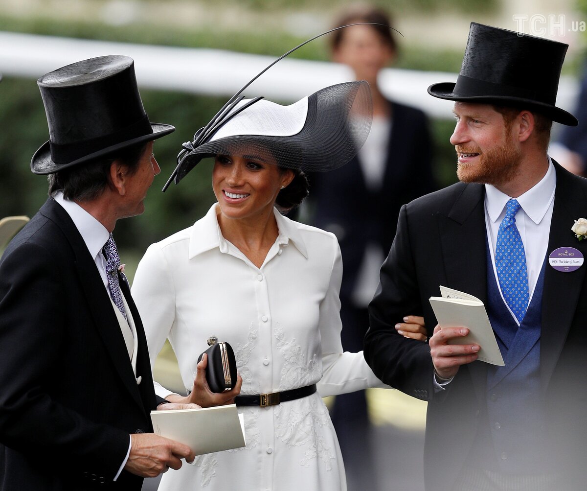 Англия манеры. Меган Маркл скачки в Аскоте. Принц Гарри и Меган Маркл Ascot Racecourse. Жена принца Гарри. Светский этикет.