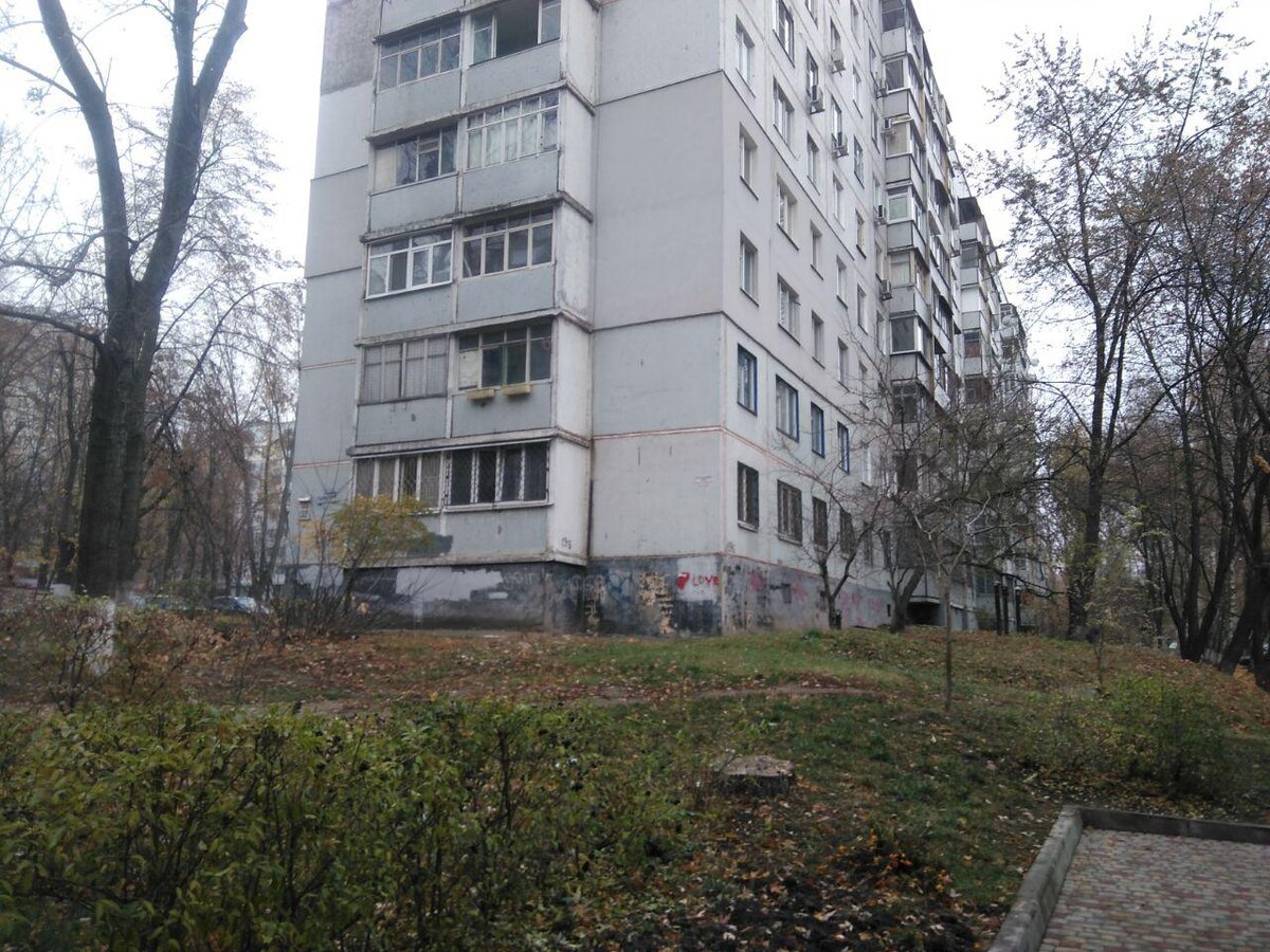 Просто "каменный ад" как раз на 9 кругов...этажей