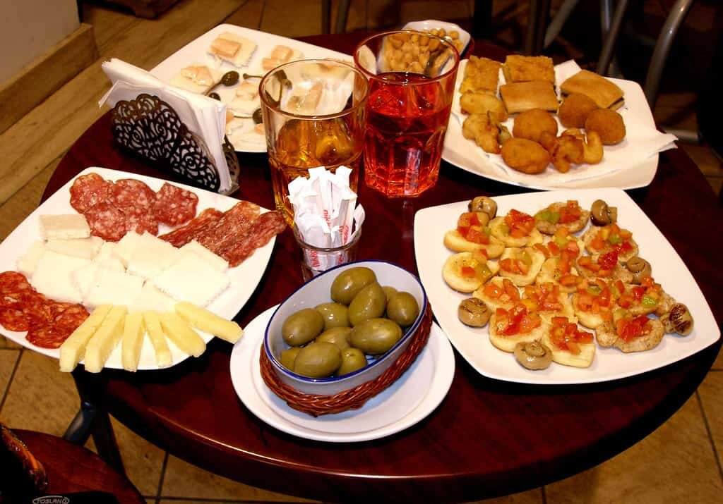 https://www.bagnolecannucce.it/wp-content/uploads/2015/05/Aperitivo-Un-Giro-di-Rosati.jpg