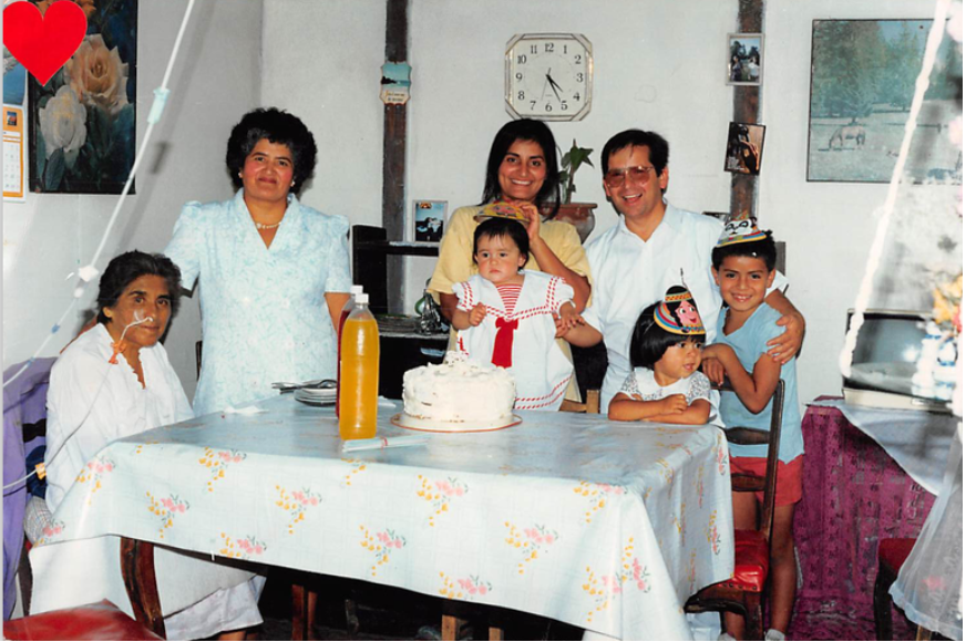 Мой первый День рождения. Это мы ещё в Сантьяго, в гостях у бабушки.