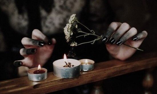 Попытка создать семью с помощью колдовства, всегда приводит к проклятию и разрушению жизни. Это касается не только того кто решил прибегнуть к колдовству, но и детей рожденных в таком браке. Подписывайтесь на наш канал на YouTube https://www.youtube.com/user/yaindrik/ Запись на приём на нашем сайте: http://целитель.su Полезные статьи: http://целитель.su/blog.html 
