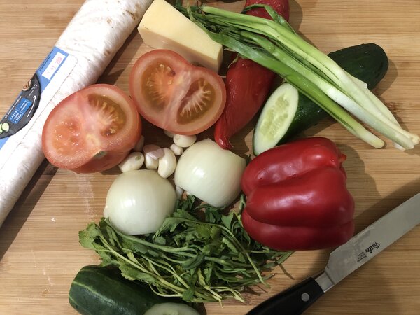 Все продукты помыл и выложил на доску