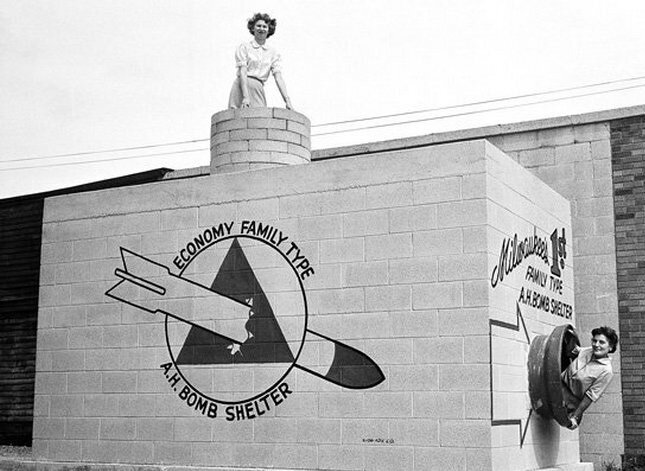 2. Только закончилась вторая мировая война, люди все еще жили в напряжении и страхе. Чтобы себя обезопасить строились частные бомбоубежища. 
