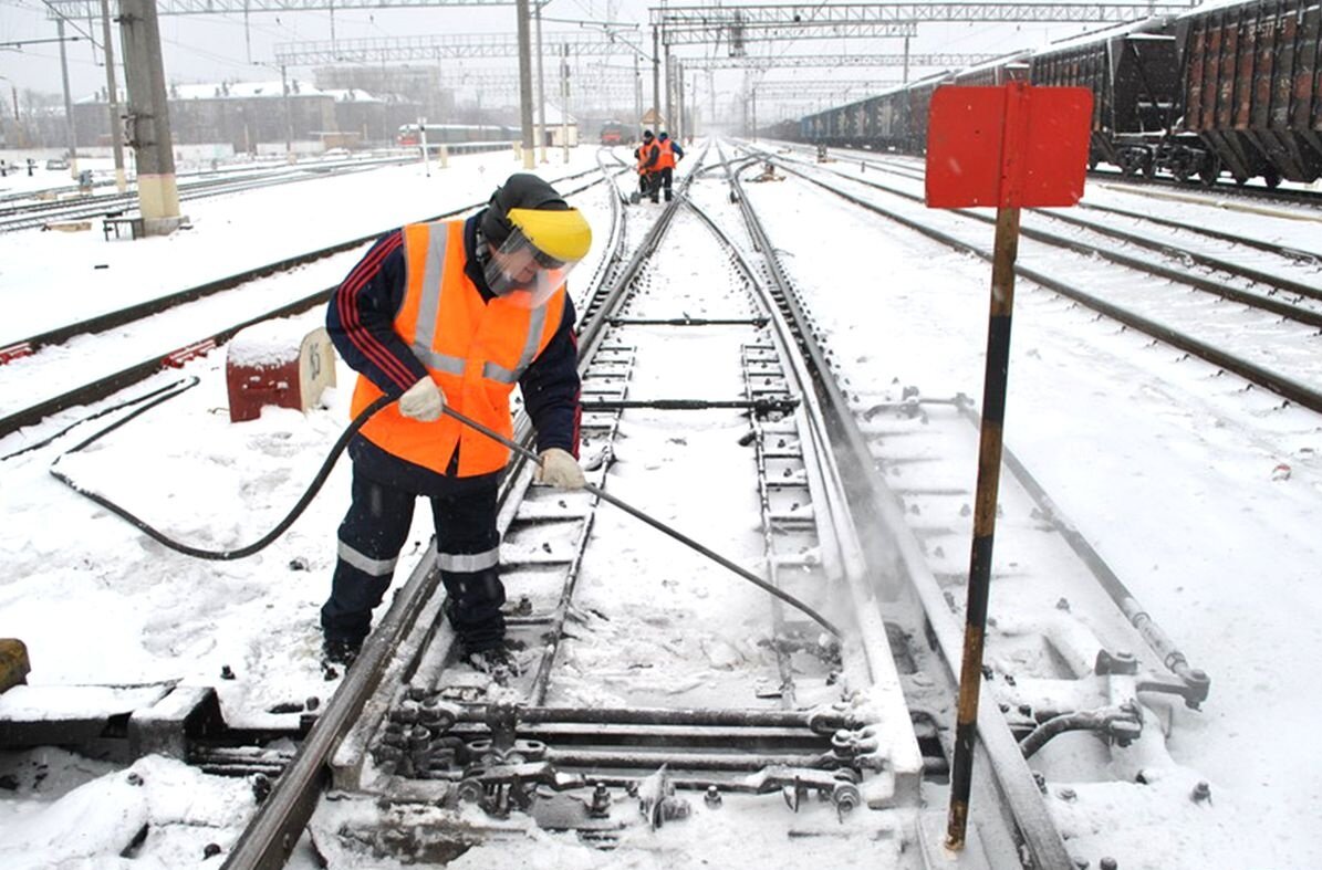 путеец ржд. очистка путей от снега. режим работы кассы жд вокзала. сортировочная горка юдино. пневмообдувка стрелочных переводов.