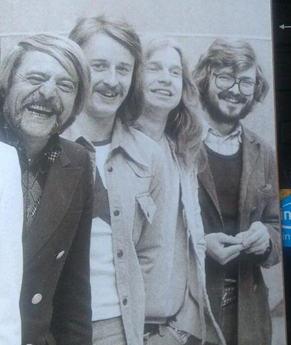 Майкл Третов (крайний справа) во время записи альбома «Ring Ring». Фото из личного архива автора