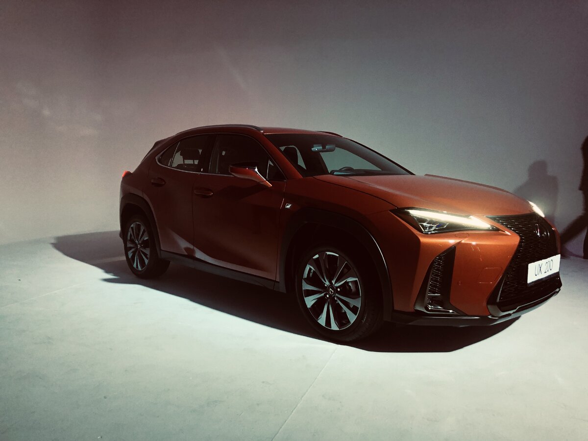 Закрытая презентация Lexus UX или вечеринка для халявщиков. | ЗахароV Drive  | Дзен