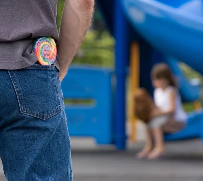 Лайфкак как обезопасить ребенка на улице