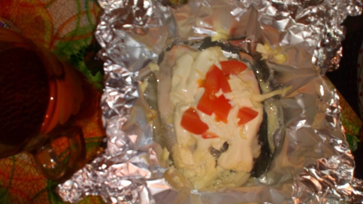 Запеченная семга под сыром, чай.