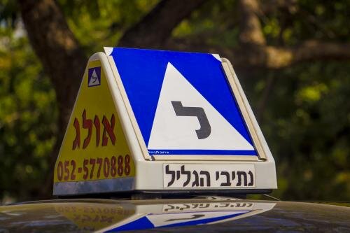 Авто оборудовано таким знаком