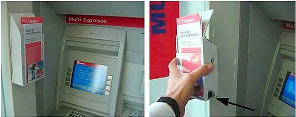 Скрытая камера спрятана мошенниками в буклетницу с рекламными листовками.