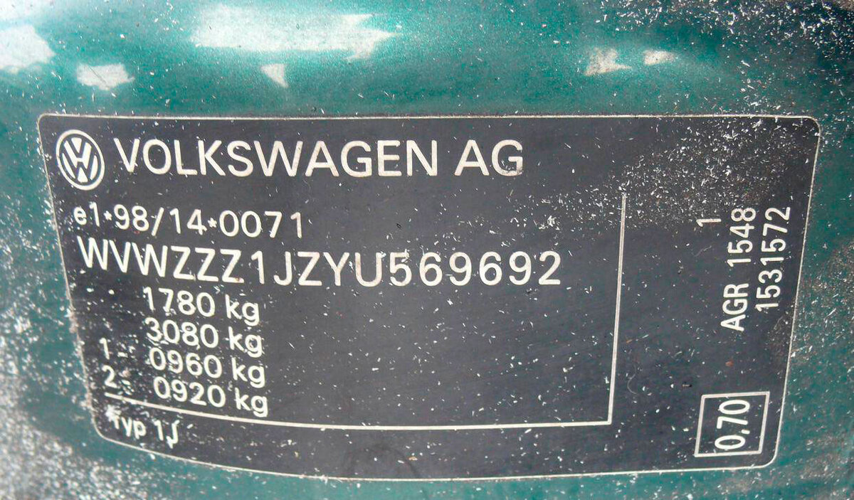 Вин 5. Табличка с VIN Volkswagen Polo 2012. Вин Фольксваген Транспортер т4. VIN номер Volkswagen Golf 4. Фольксваген гольф 2000 Заводская маркировочная табличка.