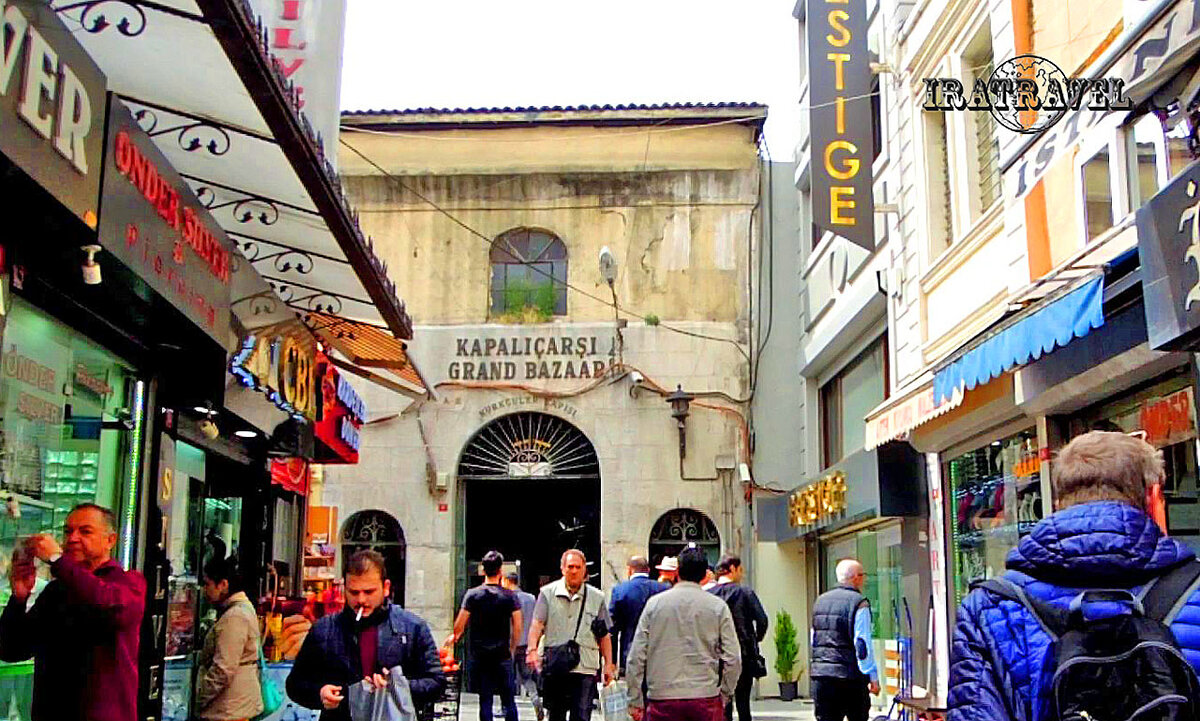 Одни из ворот в Grand Bazaar в Стамбуле (фото автора)