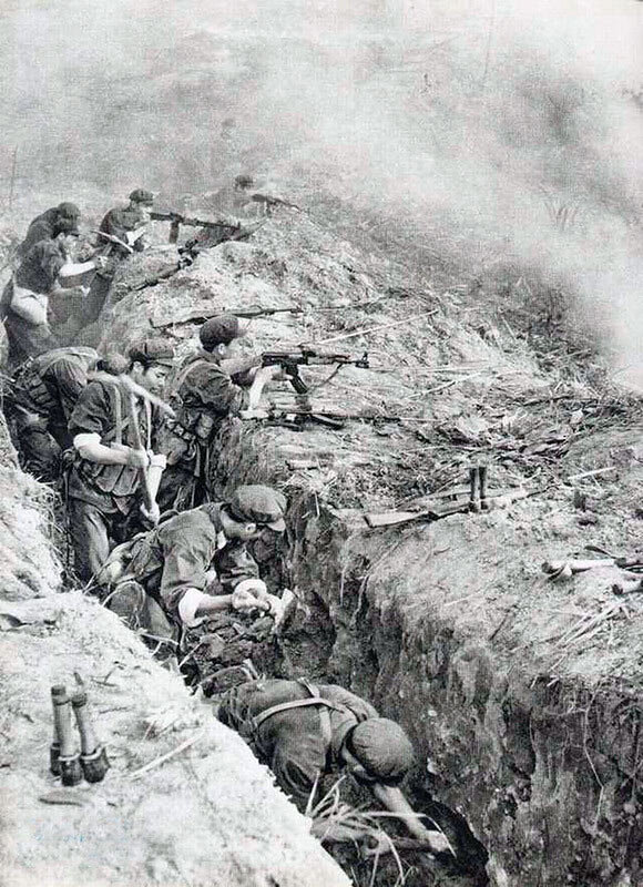 Китайские солдаты в окопе во время войны 1979 года. Фото с сайта: armedman.ru