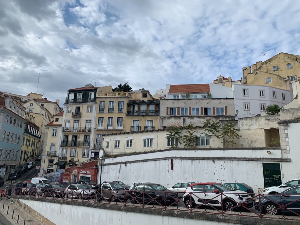 А с парковками в Лиссабоне трудно