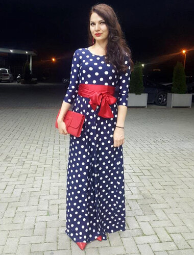 «Моя Планета» задает вопросы русскоговорящим жителям разных стран. О бездомных животных, происхождении Александра Македонского и отношениях с Грецией рассказала уроженка Астрахани Наталья Алёшкина, 33 года, экономист, зоозащитница, преподавательница восточных танцев.