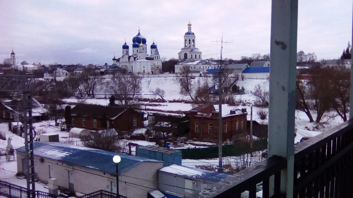 Вот они- купола Боголюбовского монастыря. Фото автора.