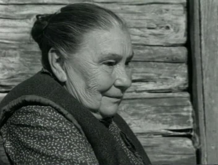 Народную артистку СССР Галину Климентьевну Макарову любят и помнят многие зрители, хотя начала сниматься в кино  она довольно поздно, в 57 лет.-9