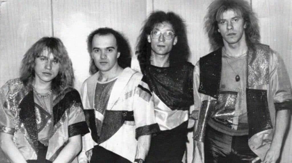 на фото Игорь Куприянов (крайний слева) в составе группы "Черный Кофе"