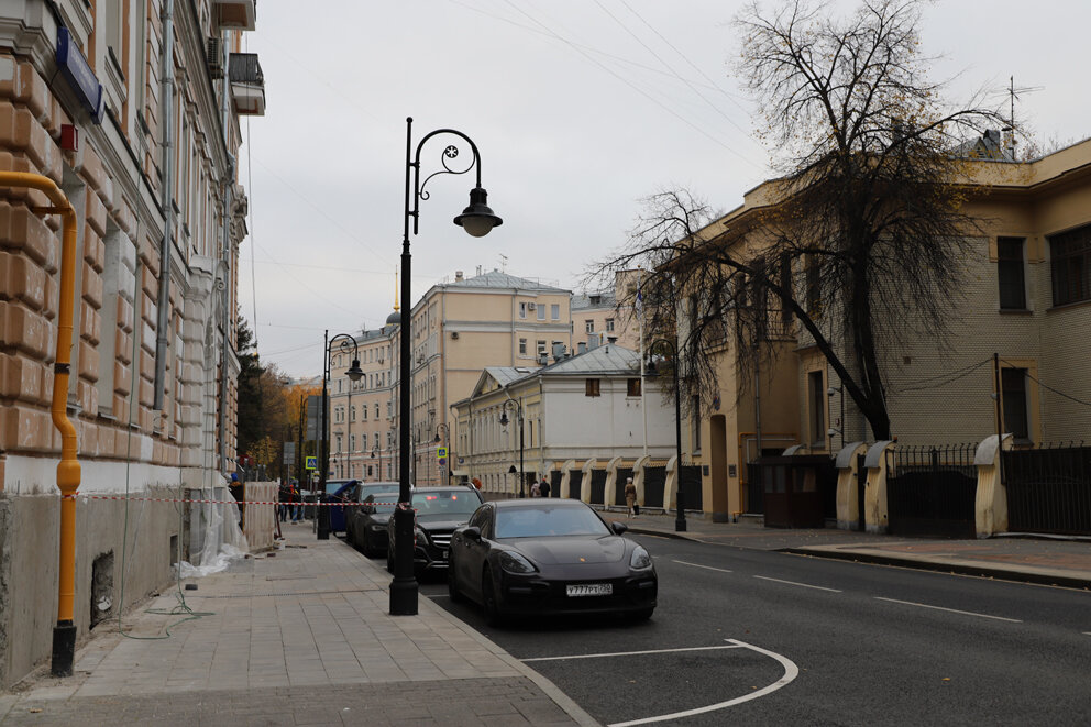 Москва улица спиридоновка