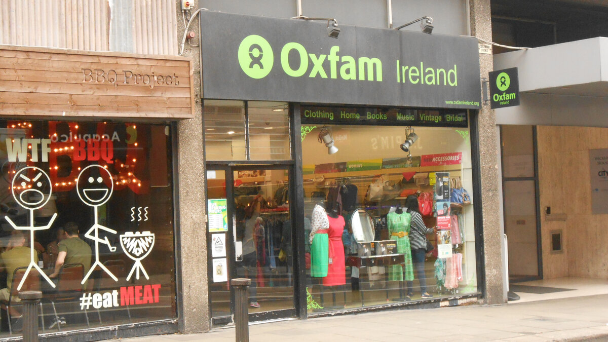 Благотворительный магазин сети Oxfam в Дублине (Ирландия)