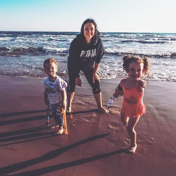 Моторика рассказывает истории о своих маленьких киби-героях, чтобы показать, насколько они классные и веселые, со своими мечтами, фантазиями и тараканчиками, как и все малыши на планете 