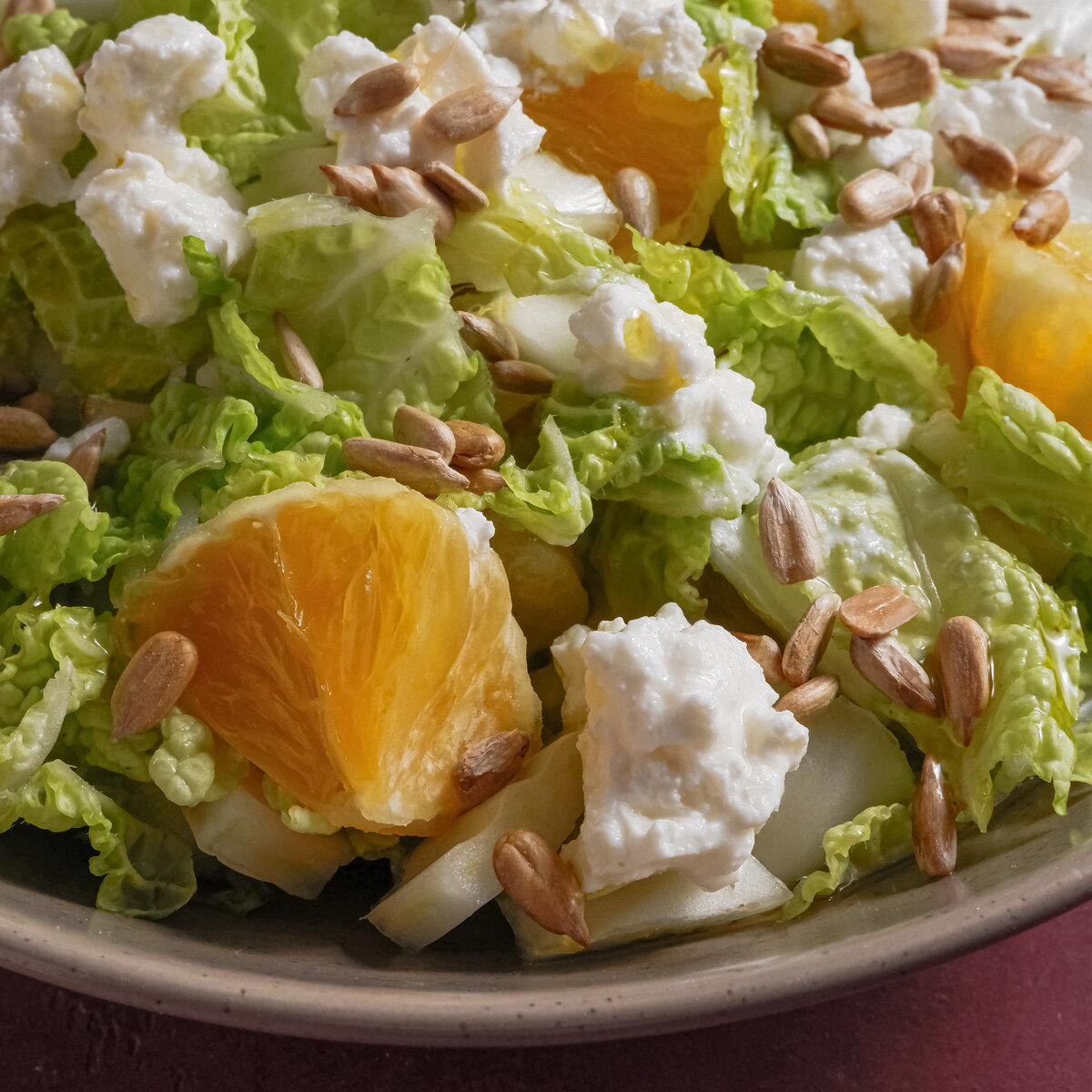 Фото автора. Пример сочного и очень вкусного салата: апельсины + Фета + китайская капуста