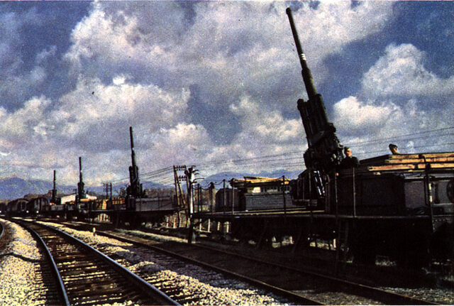 Fig. 3. 1940-е Немецкий поезд ПВО с зенитками “8,8-cm-FlaK 18-36-37”.