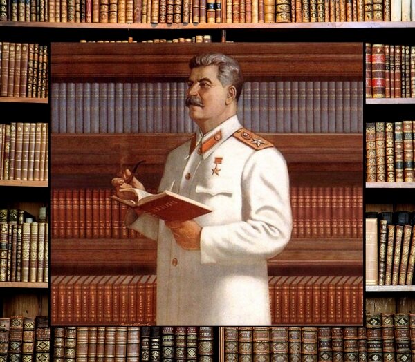 Любимые книги Сталина. Портрет Сталина на фоне библиотеки с книгой Ленина в руках