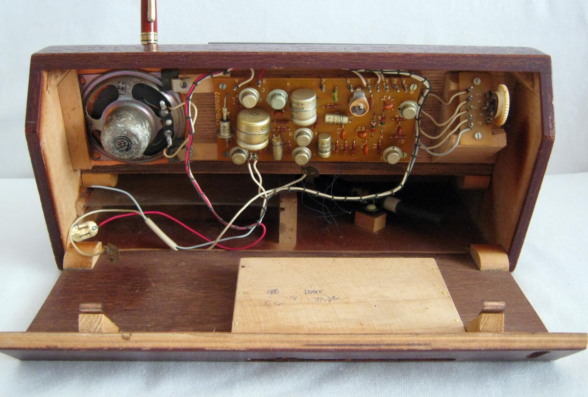 Самодельное радио. Самодельный радиоприемник. Детекторный радиоприемник. Корпус для радиоприемника. Кустарный радиоприемник.