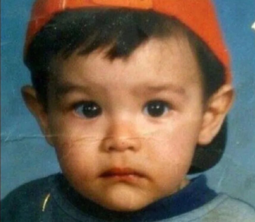 Бурак Озчивит в детстве