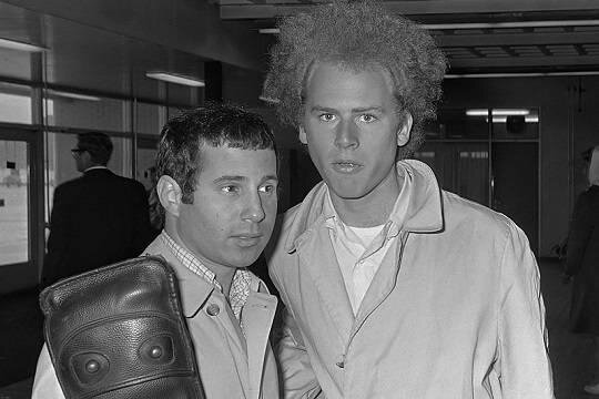 Simon and Garfunkel-1966 год - фото Joost Evers Источник: https://versia.ru/albomu-bridge-over-troubled-water-pola-sajmona-i-arta-garfankela-ispolnyaetsya-50-let